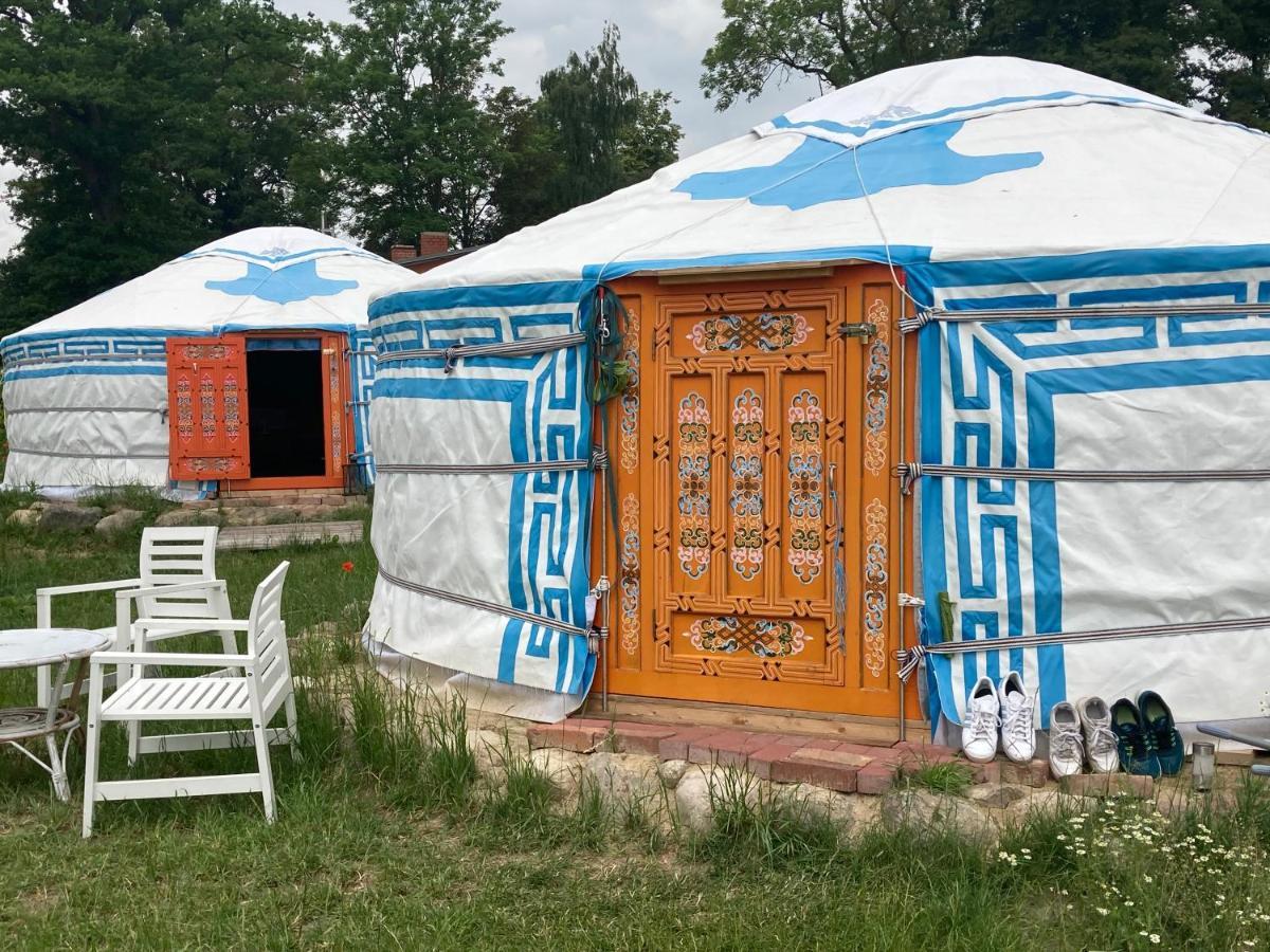 Mongolische Jurte Im Art.Quartier Hotell Velgast Exteriör bild